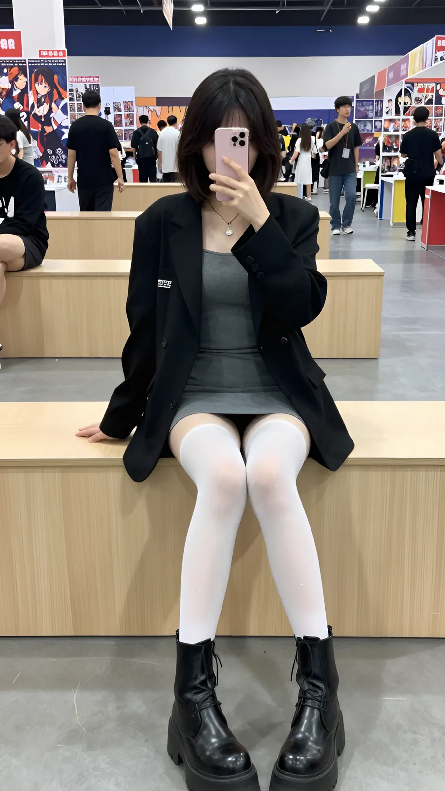 HL-000222 · 赛博黑外套石墨百褶裙 visual reference