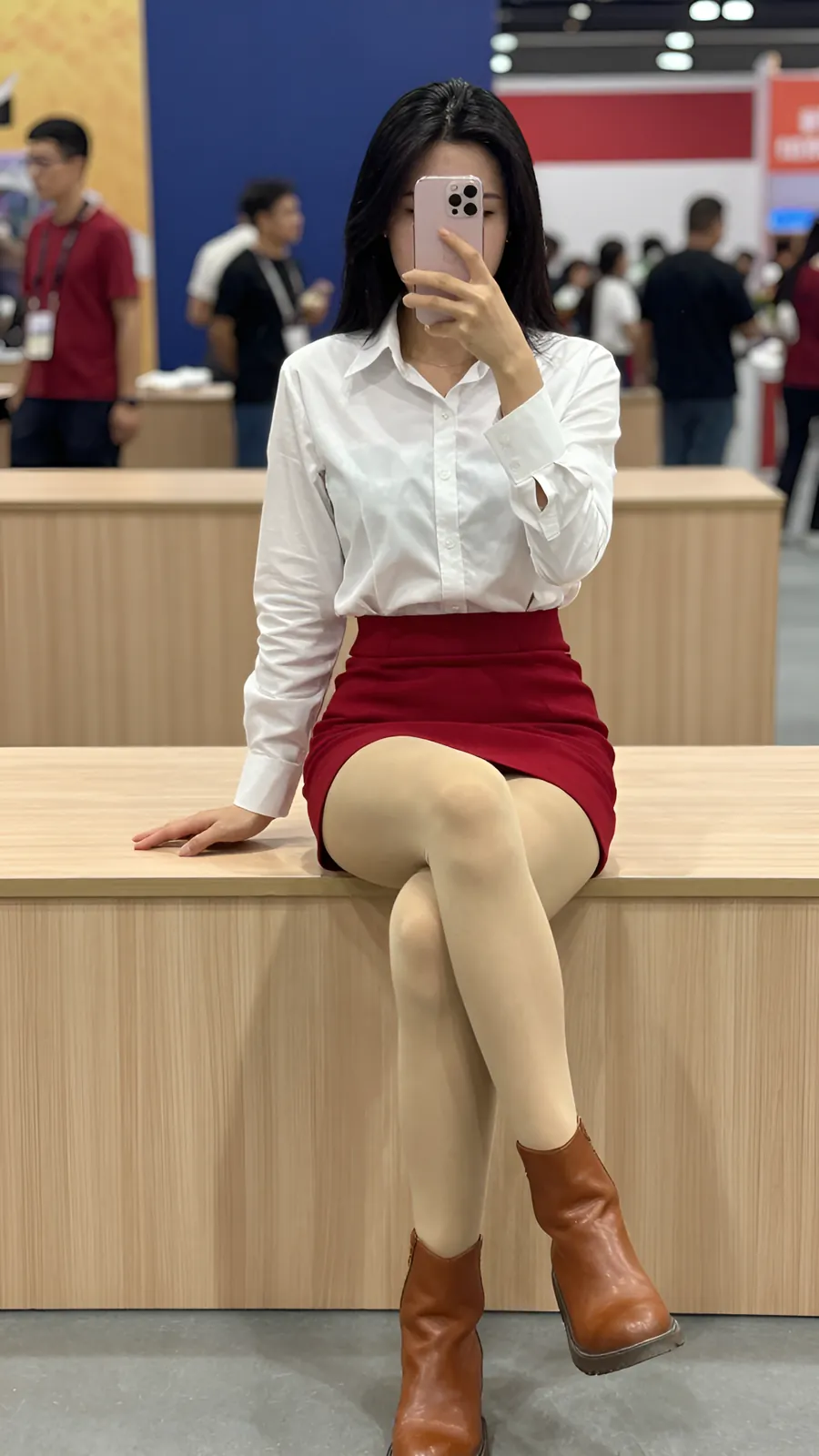 HL-000298 · 骑士制服白衬红短裙 visual reference