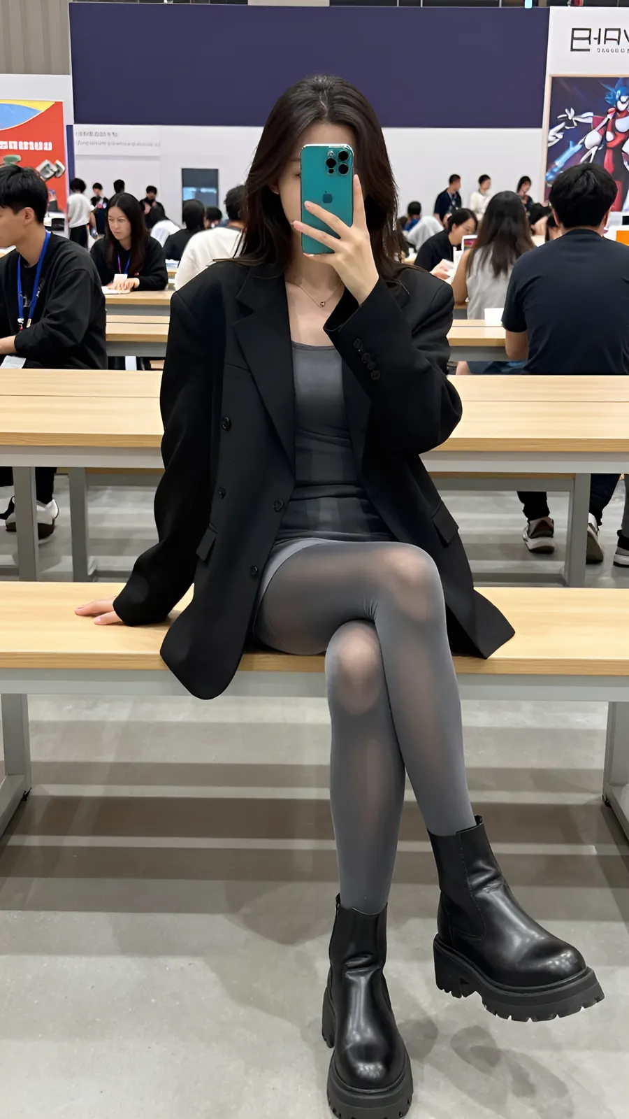 HL-000390 · 赛博黑外套石墨百褶裙 visual reference