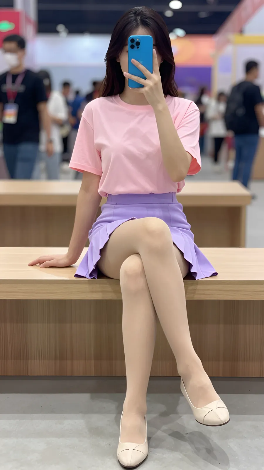 10D 自然肤色连裤袜 · 桌沿伸腿坐姿 visual reference