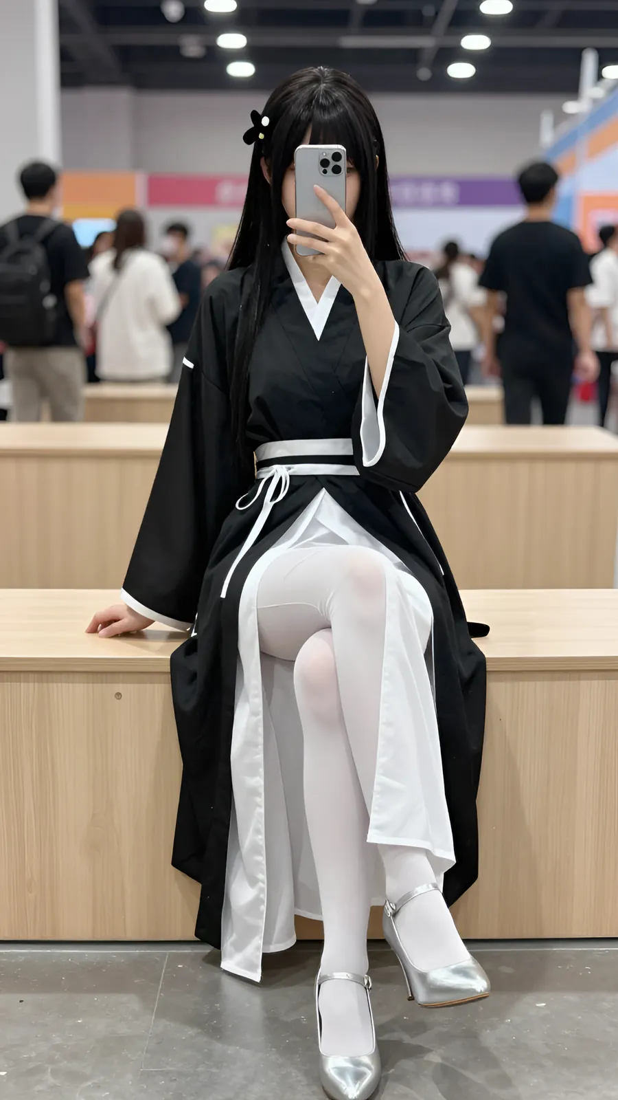 20D 炭灰连裤袜 · 桌沿伸腿坐姿 visual reference