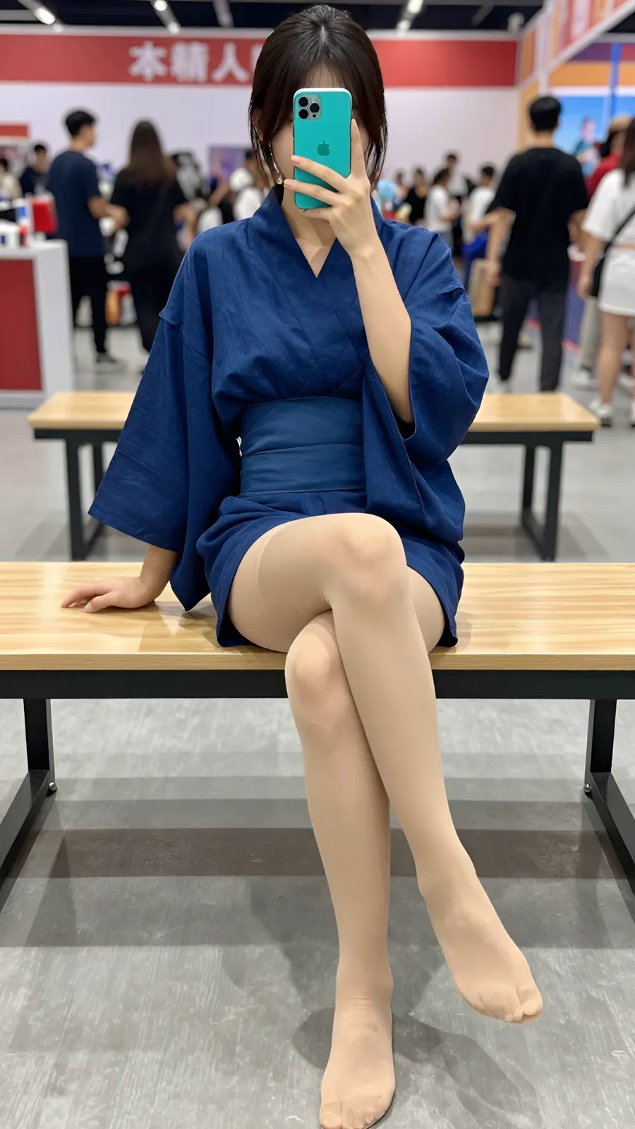 10D 自然肤色连裤袜 · 桌沿伸腿坐姿 visual reference