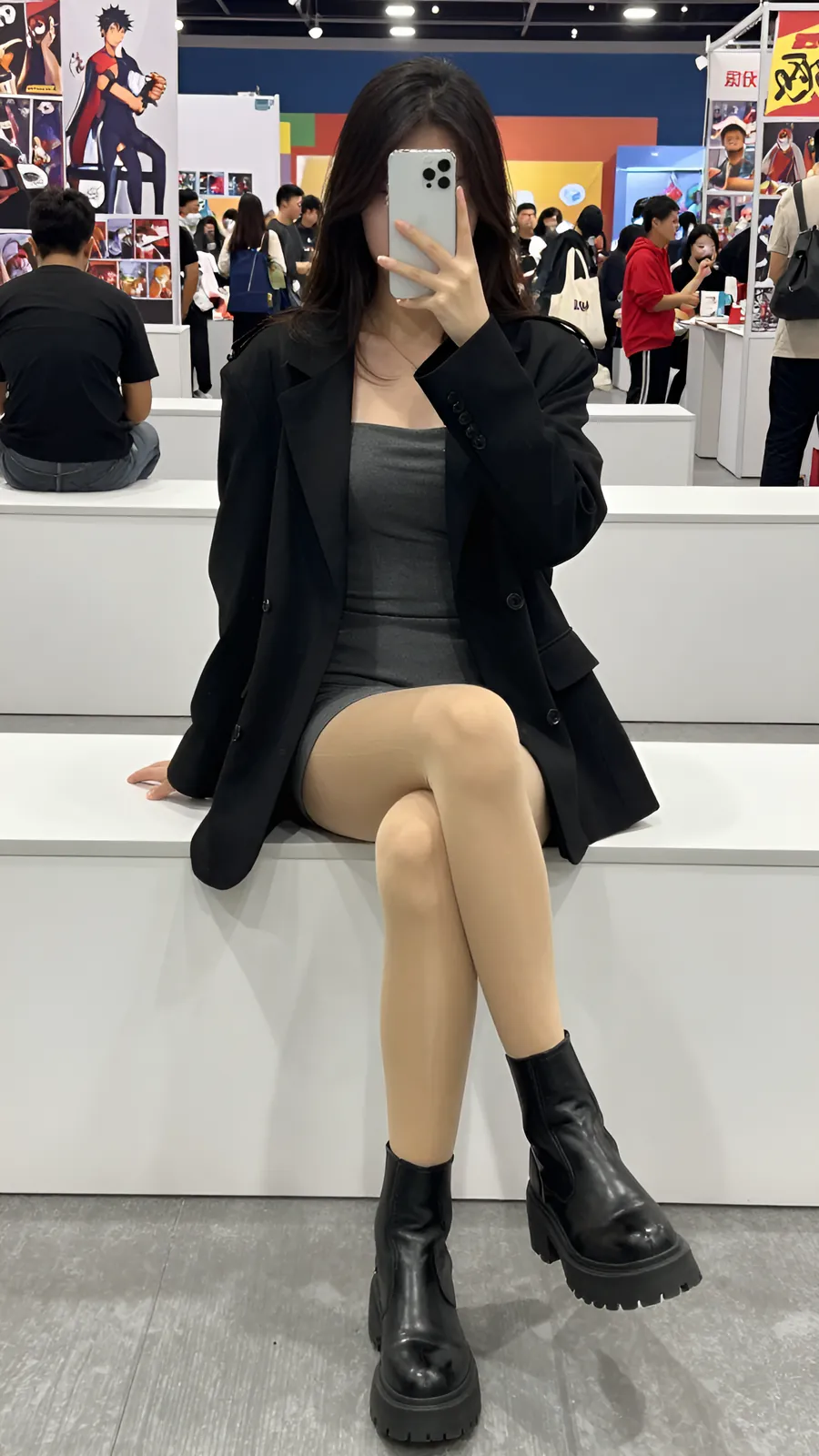 12D 自然肤色连裤袜 · 桌沿伸腿坐姿 visual reference