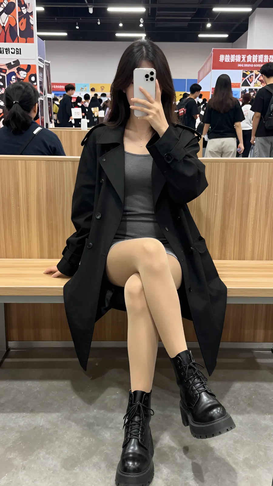 12D 自然肤色连裤袜 · 桌沿伸腿坐姿 visual reference