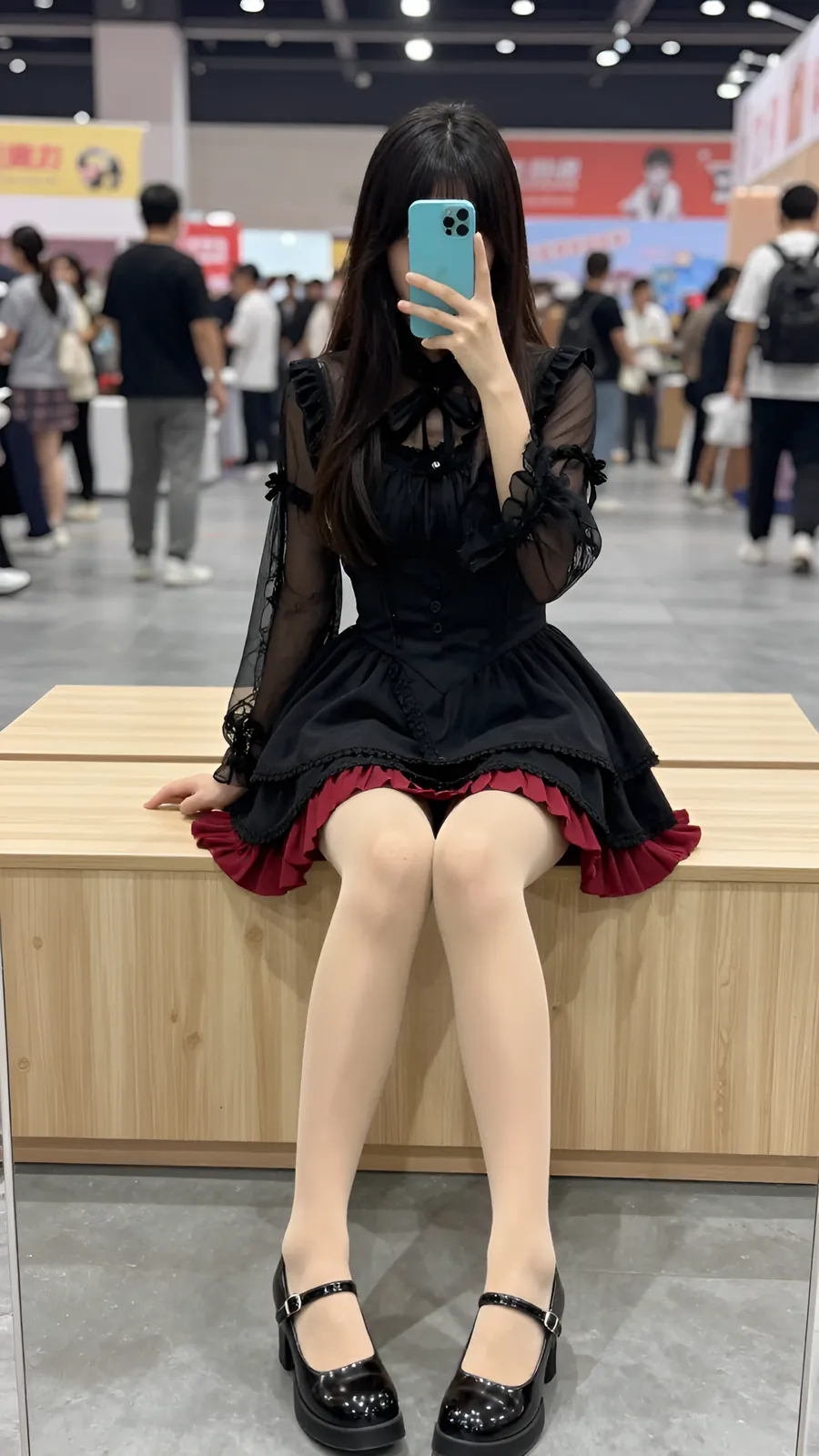 10D 自然肤色连裤袜 · 桌沿伸腿坐姿 visual reference