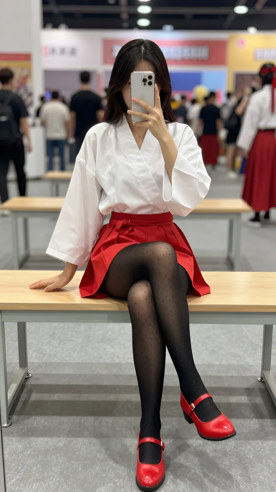 20D 纯黑连裤袜 · 桌沿伸腿坐姿 visual reference