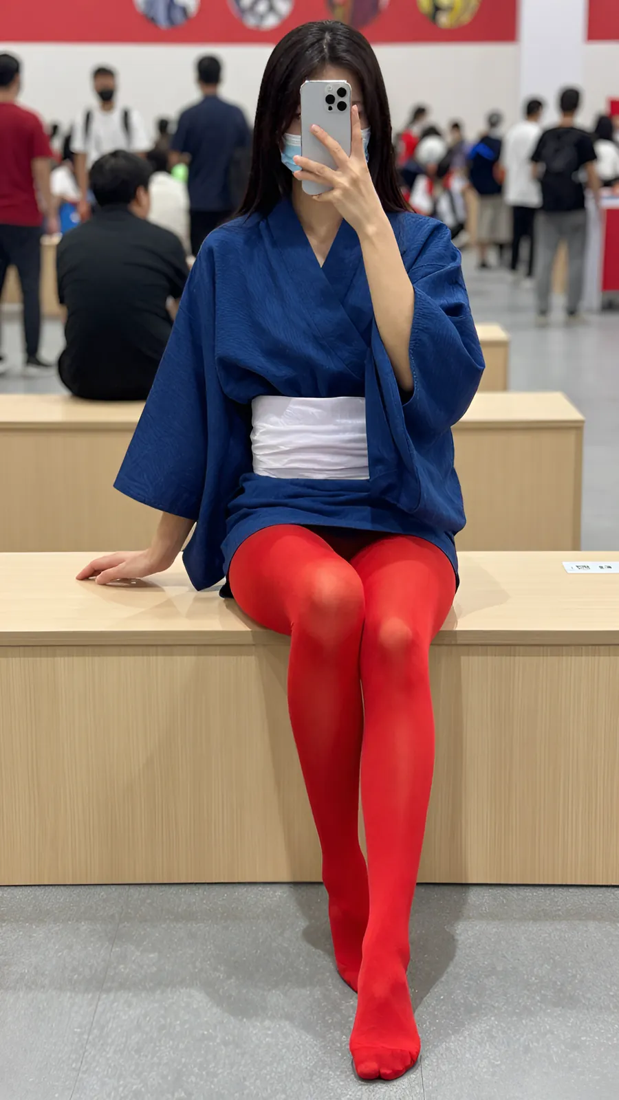 30D 酒红连裤袜 · 桌沿伸腿坐姿 visual reference