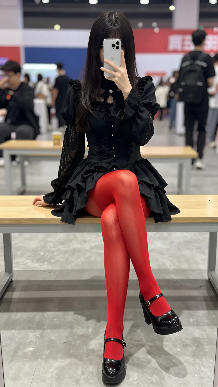 30D 酒红连裤袜 · 桌沿伸腿坐姿 visual reference