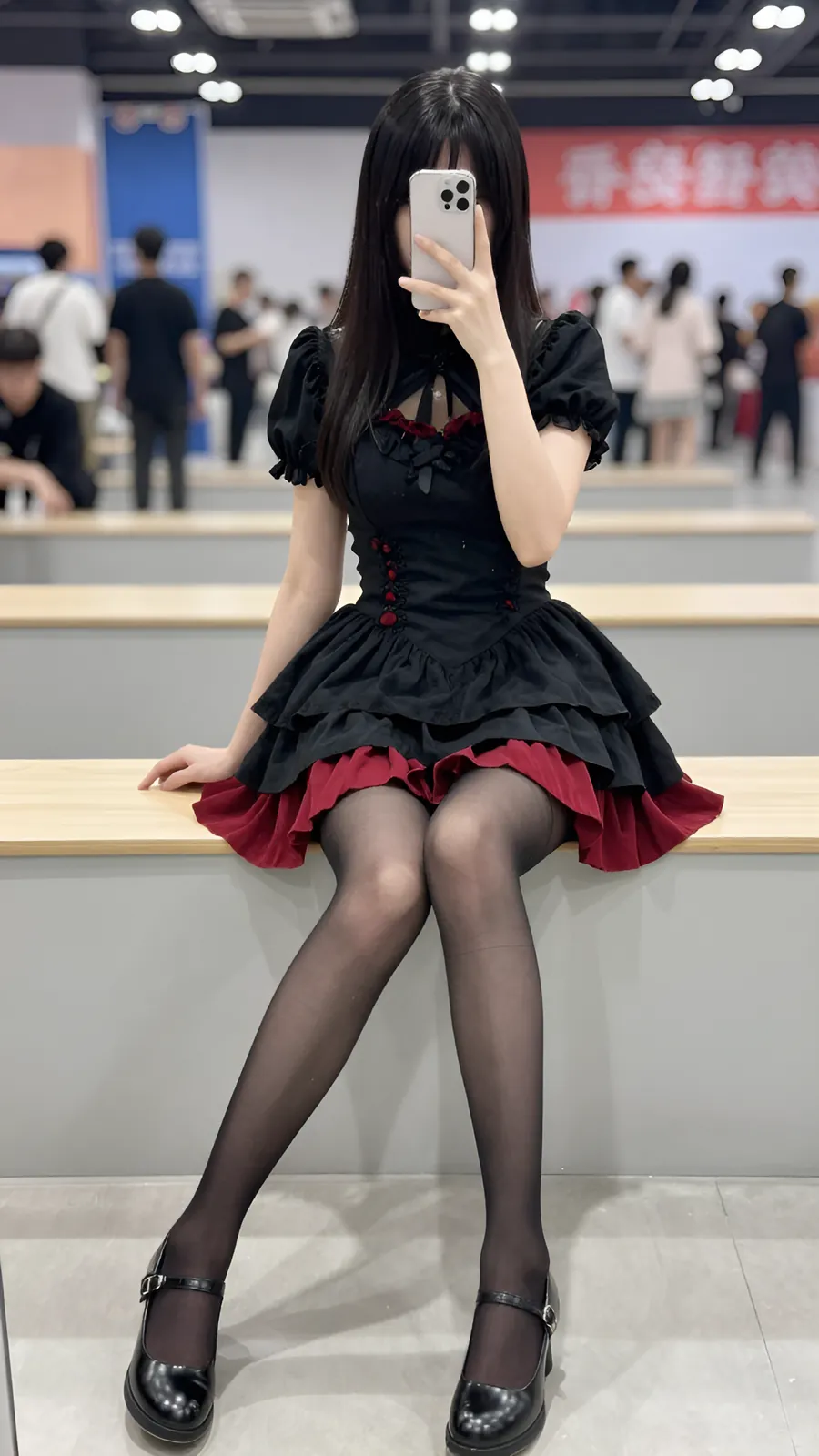 15D 纯黑连裤袜 · 桌沿伸腿坐姿 visual reference
