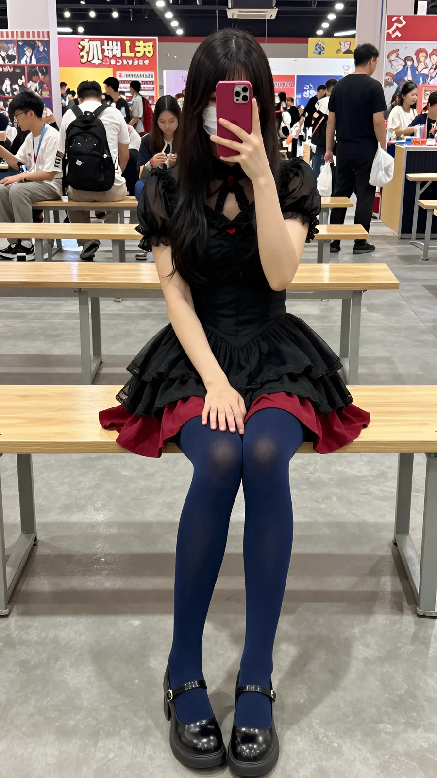 30D 海军蓝连裤袜 · 桌沿伸腿坐姿 visual reference