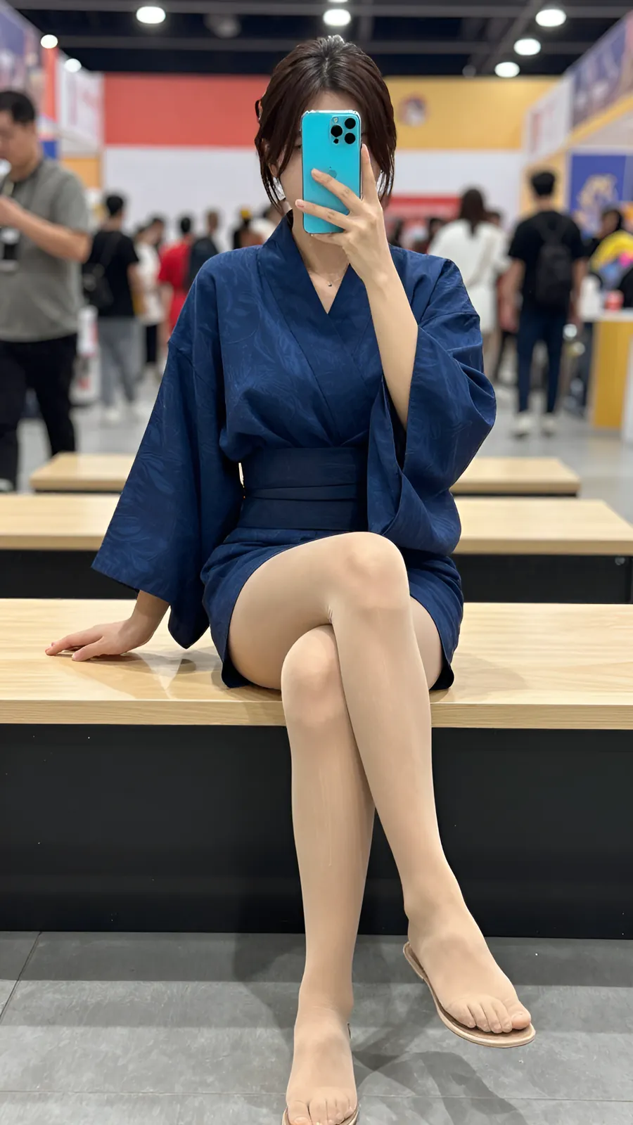 10D 自然肤色连裤袜 · 桌沿伸腿坐姿 visual reference