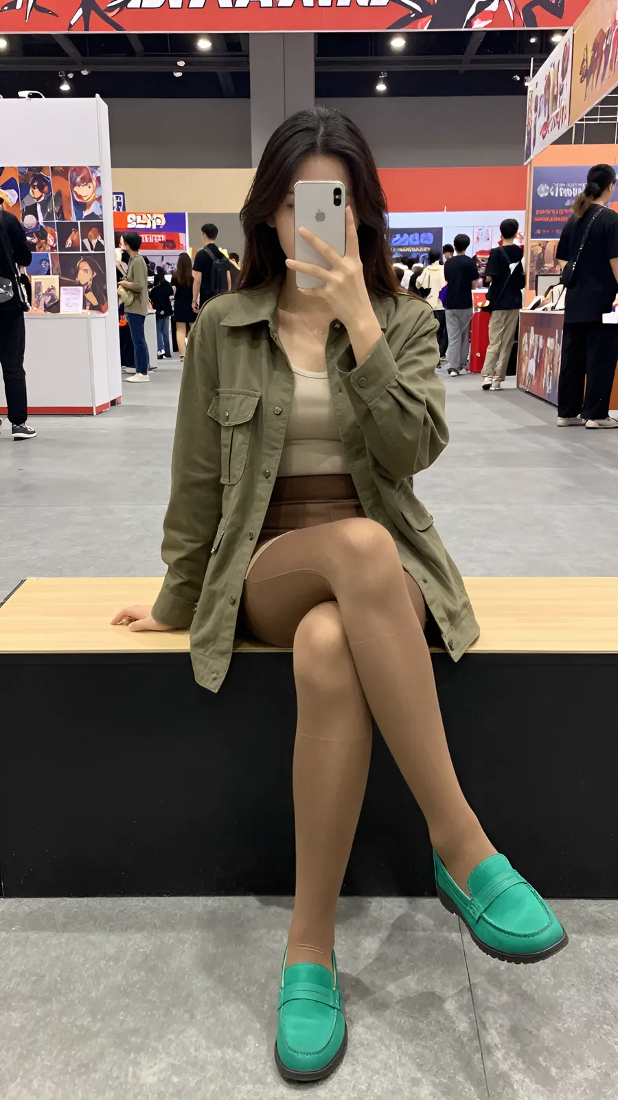 20D 炭灰连裤袜 · 桌沿伸腿坐姿 visual reference