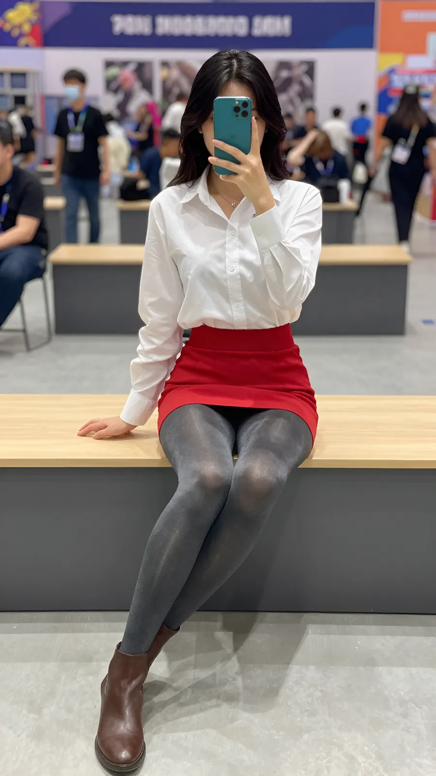 15D 烟灰连裤袜 · 桌沿伸腿坐姿 visual reference