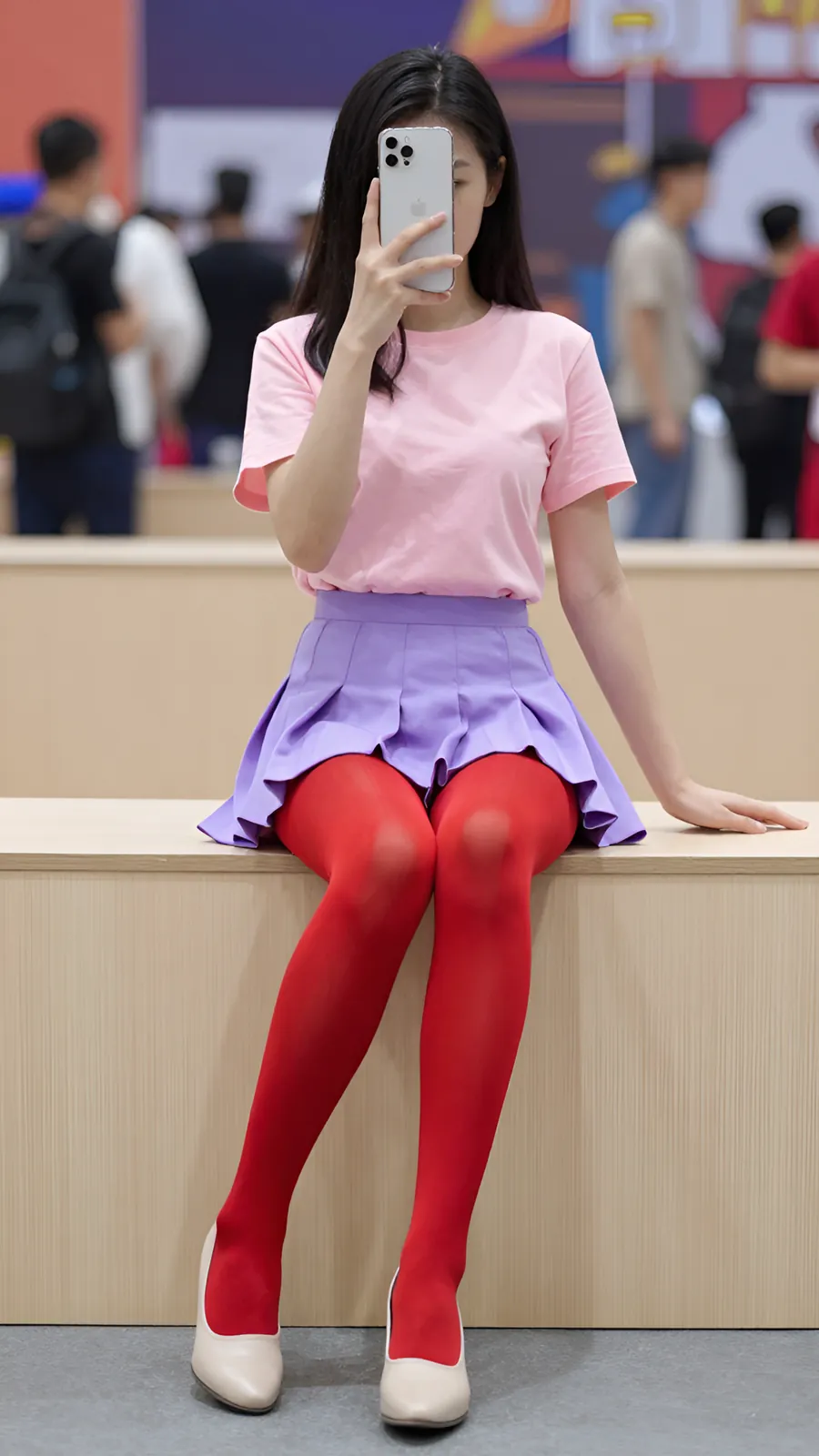 30D 酒红连裤袜 · 桌沿伸腿坐姿 visual reference