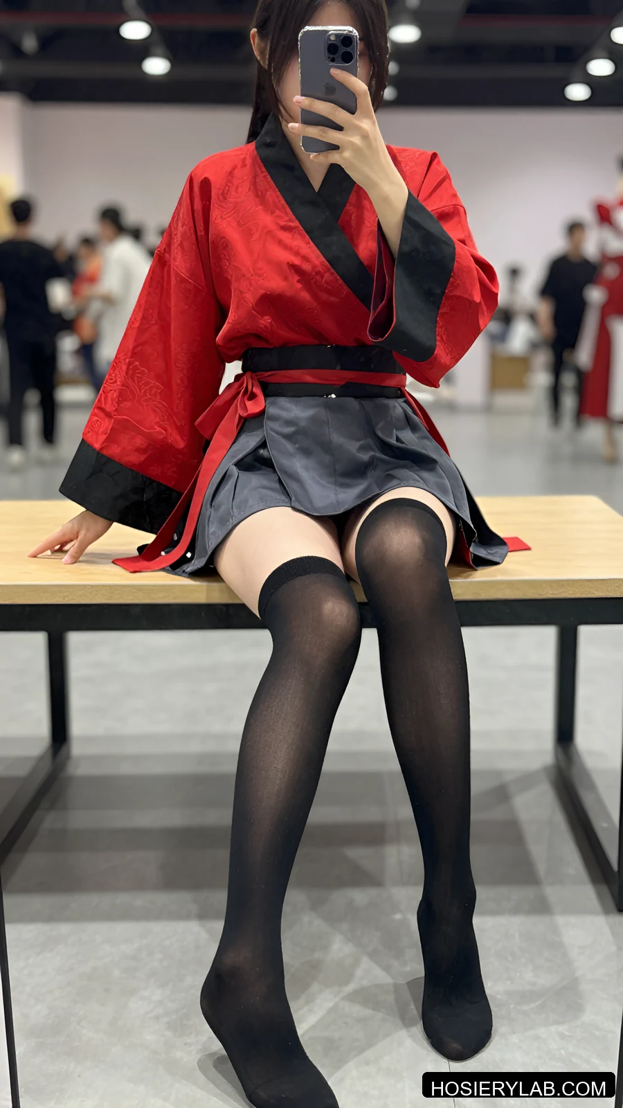 5D Black Thigh High visual reference